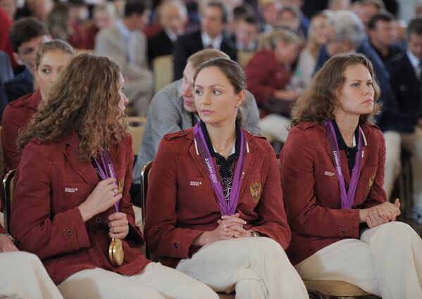 Putin condecora a los nuevos campeones olímpicos de Rusia en ceremonia en el Kremlin  - Sputnik Mundo