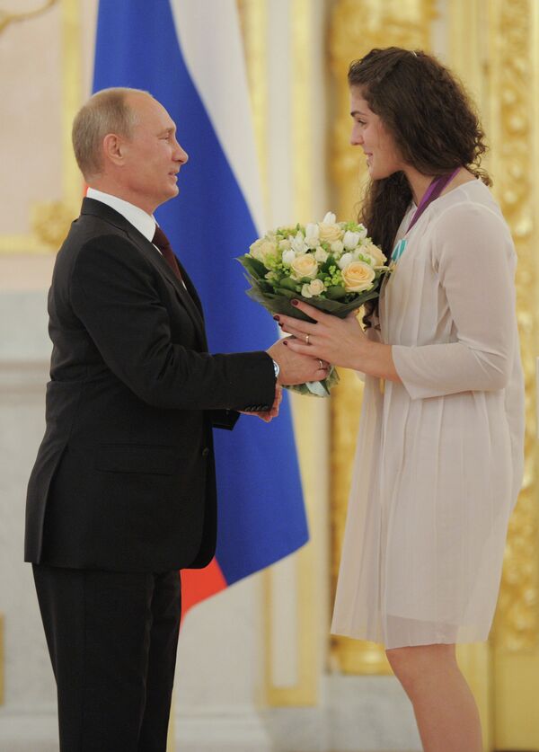 Putin condecora a los nuevos campeones olímpicos de Rusia en ceremonia en el Kremlin  - Sputnik Mundo