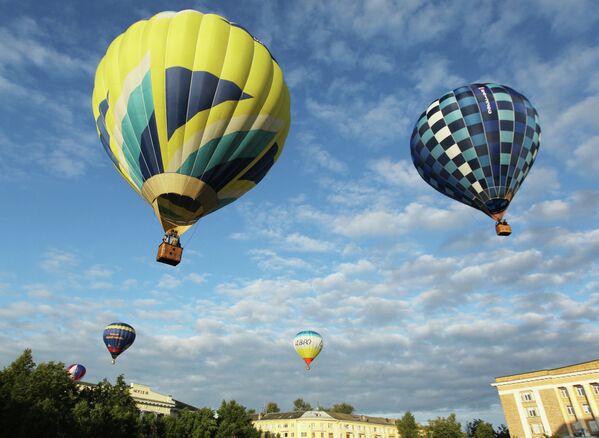 Aeróstatos en el cielo sobre Veliki Nóvgorod - Sputnik Mundo