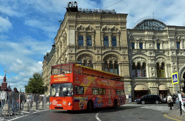 Moscú lanza el servicio de autobuses turísticos de dos pisos - Sputnik Mundo