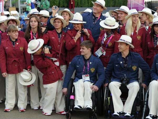 La bandera de Rusia ondea en la Villa Paralímpica de Londres 2012 - Sputnik Mundo