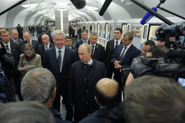 Putin estrena la nueva estación del metro de Moscú Putin estrena la nueva estación del metro de Moscú - Sputnik Mundo