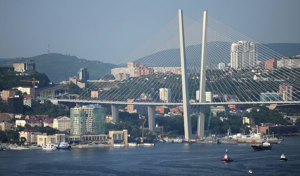 Nuevas instalaciones levantadas en Vladivostok de cara a la cumbre del APEC - Sputnik Mundo