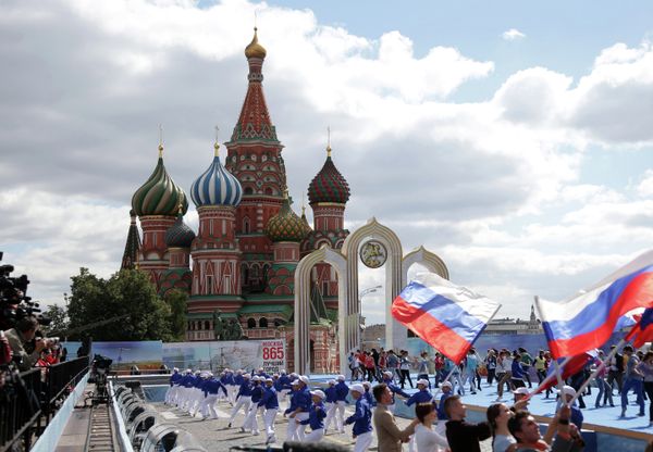 Moscovitas celebran el día de Moscú en la Plaza Roja - Sputnik Mundo