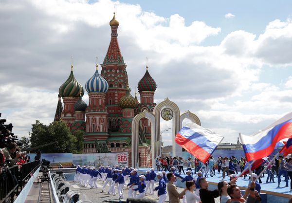 Moscovitas celebran el día de Moscú en la Plaza Roja - Sputnik Mundo