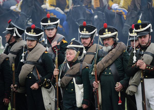 Entusiastas reconstruyen la Batalla de Borodinó de 1812 contra Napoleón  - Sputnik Mundo