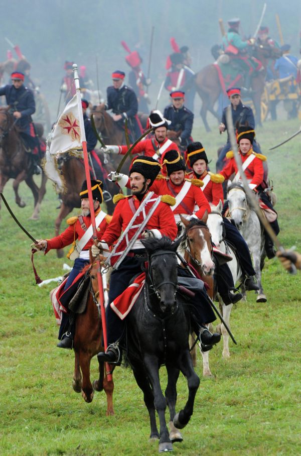 Entusiastas reconstruyen la Batalla de Borodinó de 1812 contra Napoleón  - Sputnik Mundo