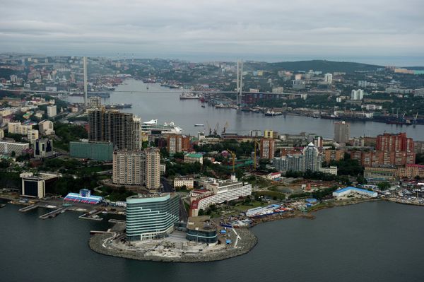 Vladivostok, sede de la cumbre de APEC 2012, a vista de pájaro - Sputnik Mundo