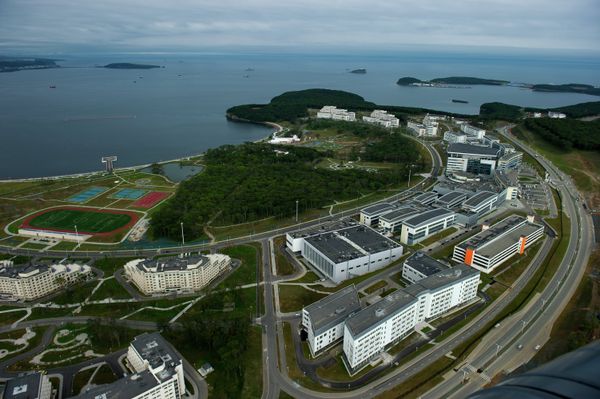 Vladivostok, sede de la cumbre de APEC 2012, a vista de pájaro - Sputnik Mundo