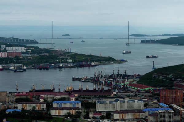 Vladivostok, sede de la cumbre de APEC 2012, a vista de pájaro - Sputnik Mundo