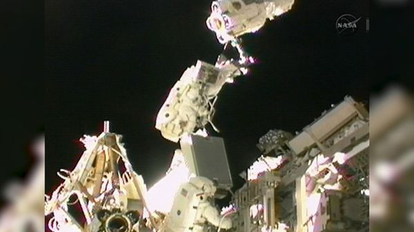 Sunita Williams marca nuevo récord de trabajo en caminata espacial  - Sputnik Mundo