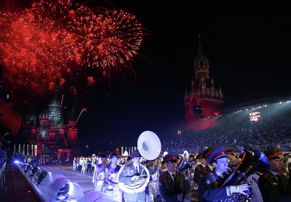 Clausura del Festival Internacional de las Bandas Militares “La Torre el Salvador” en la Plaza Roja de Moscú - Sputnik Mundo