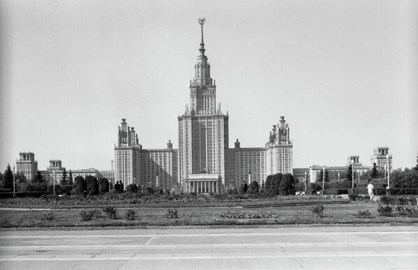 Las “siete hermanas” de Stalin celebran su 65 aniversario - Sputnik Mundo