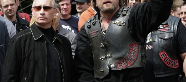 Vladímir Putin con los “Lobos Nocturnos” - Sputnik Mundo