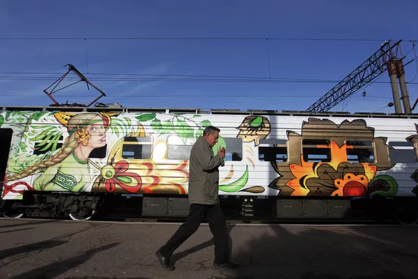 Un tren decorado para conmemorar el aniversario del Estado ruso Un tren decorado para conmemorar el aniversario del Estado ruso - Sputnik Mundo