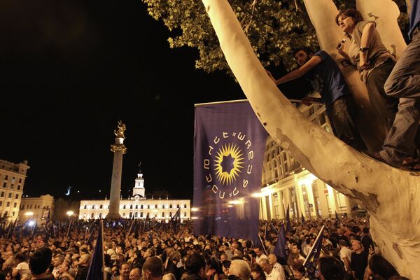 La oposición celebra su victoria electoral en el centro de Tbilisi - Sputnik Mundo