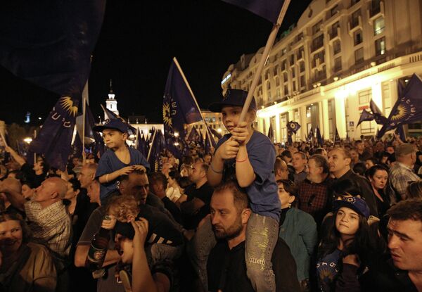 La oposición celebra su victoria electoral en el centro de Tbilisi - Sputnik Mundo