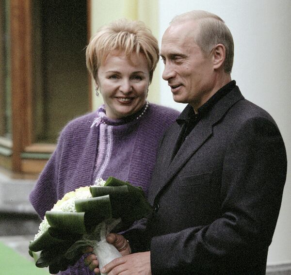 El 24 de mayo de 2002. Putin con su esposa Liudmila antes de reunirse con el presidente de EEUU, George W. Bush.  - Sputnik Mundo
