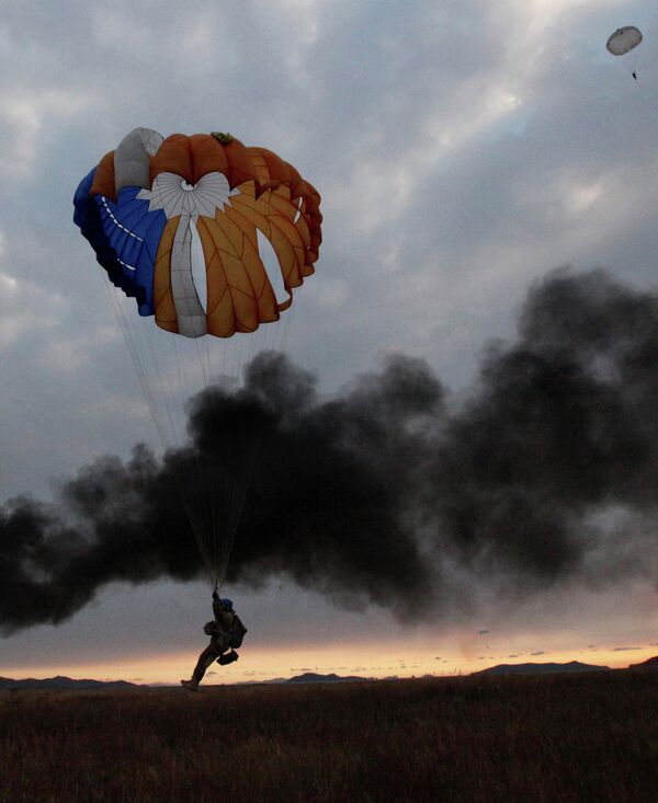 Tropas de Asalto Aéreo ensayan operaciones tácticas en Extremo Oriente de Rusia - Sputnik Mundo