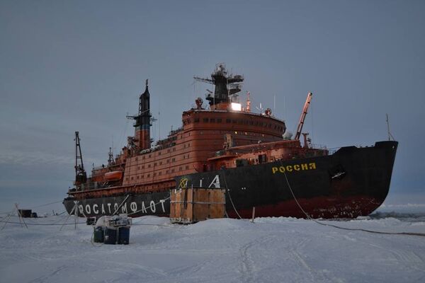 Rompehielos atómico Rossiya protagoniza la expedición polar “Ártico 2012” - Sputnik Mundo