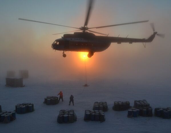 Rompehielos atómico Rossiya protagoniza la expedición polar “Ártico 2012” - Sputnik Mundo