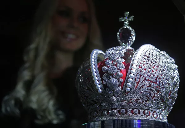 Joyeros rusos crean una copia de la Gran Corona Imperial Joyeros rusos crean una copia de la Gran Corona Imperial - Sputnik Mundo
