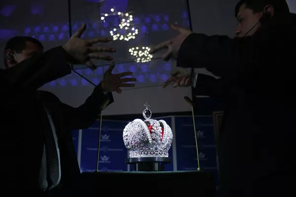 Joyeros rusos crean una copia de la Gran Corona Imperial Joyeros rusos crean una copia de la Gran Corona Imperial - Sputnik Mundo