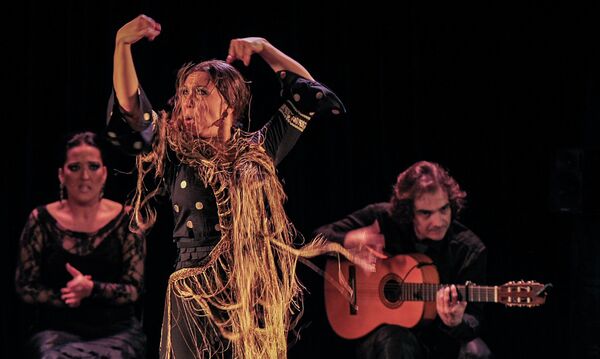 Estrellas del flamenco enardecen al público moscovita  - Sputnik Mundo