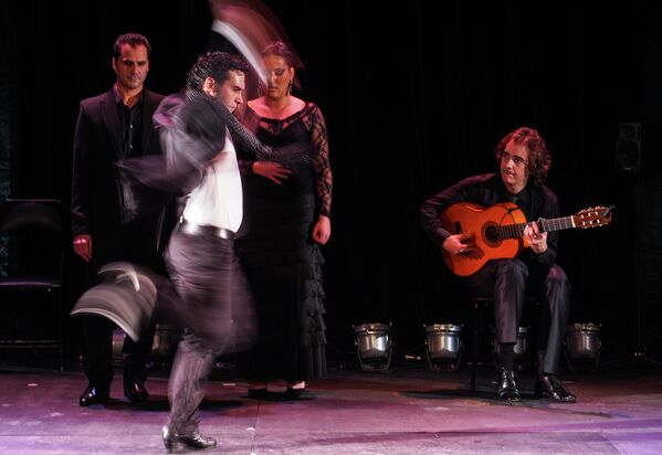 Estrellas del flamenco enardecen al público moscovita  - Sputnik Mundo