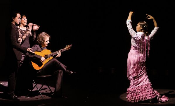 Estrellas del flamenco enardecen al público moscovita  - Sputnik Mundo