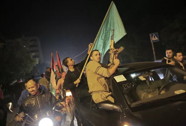 Los palestinos celebran la tregua con Israel en la Franja de Gaza Los palestinos celebran la tregua con Israel en la Franja de Gaza - Sputnik Mundo