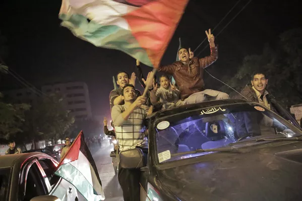 Los palestinos celebran la tregua con Israel en la Franja de Gaza Los palestinos celebran la tregua con Israel en la Franja de Gaza - Sputnik Mundo
