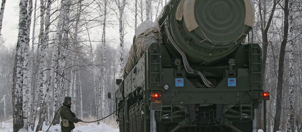 Misil balístico intercontinental de fabricación rusa Tópol-M - Sputnik Mundo