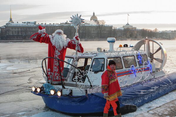 Papá Noel llega a San Petersburgo - Sputnik Mundo