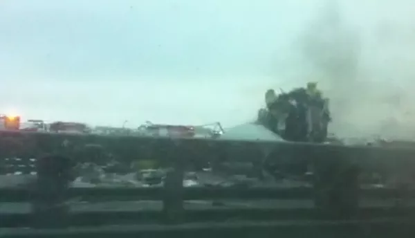 Avión de pasajeros se incendia tras aterrizaje forzoso en Moscú - Sputnik Mundo