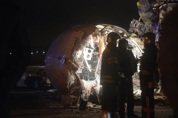 El accidente de un avión Tu-204 en el aeropuerto Vnúkovo de Moscú - Sputnik Mundo