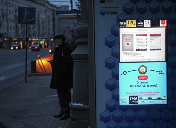 Moscú estrena paradas 'inteligentes' del transporte público - Sputnik Mundo