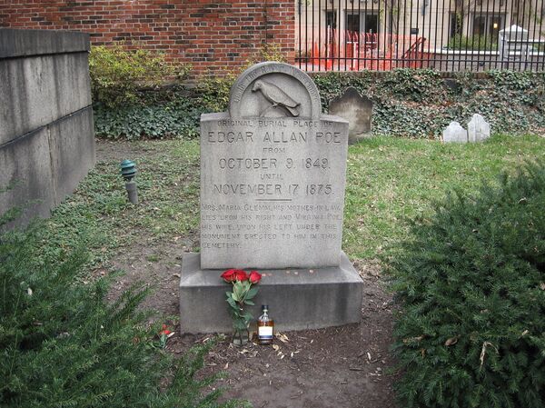 ¿Alcohol, golpes, intoxicación por gases? Los enigmas que rodean la muerte de Poe  - Sputnik Mundo