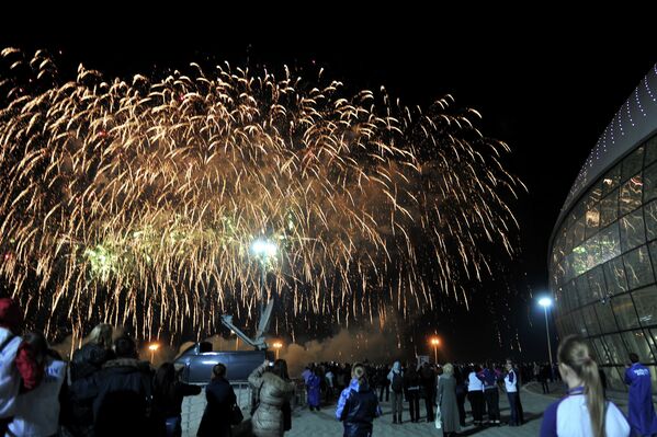 Sochi celebra con fuegos artificiales el inicio de la cuenta regresiva para los JJOO de 2014 - Sputnik Mundo