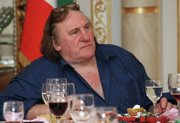 El “nuevo ruso” Gerard Depardieu viaja a Chechenia - Sputnik Mundo