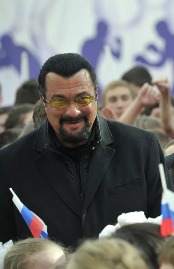 Vladímir Putin y Steven Seagal inauguran nuevo centro de artes marciales en Moscú Vladímir Putin y Steven Seagal inauguran nuevo centro de artes marciales en Moscú - Sputnik Mundo