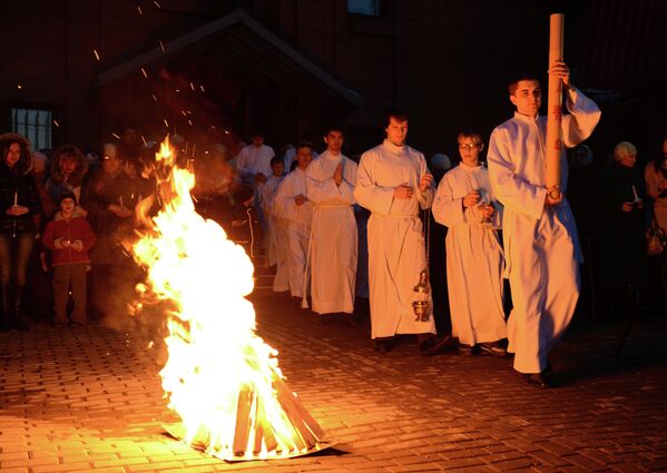 Católicos de Rusia celebran la Pascua - Sputnik Mundo