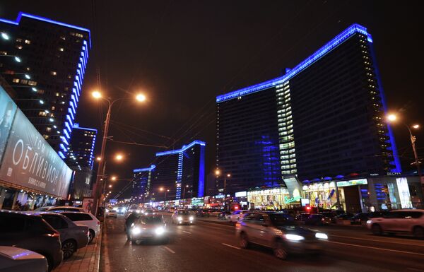 Moscú iluminado de azul el Día Mundial del Autismo - Sputnik Mundo