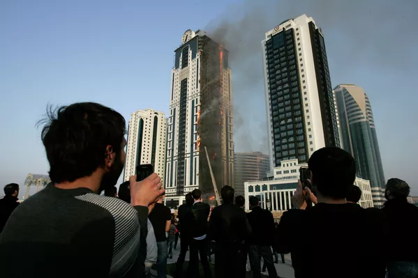 Olimpo en llamas: incendio en el rascacielos más alto de Grozni Olimpo en llamas: incendio en el rascacielos más alto de Grozni - Sputnik Mundo
