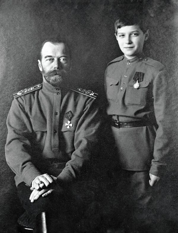 El zar ruso Nicolás II y el zarévich Alexei El zar ruso Nicolás II y el zarévich Alexei - Sputnik Mundo