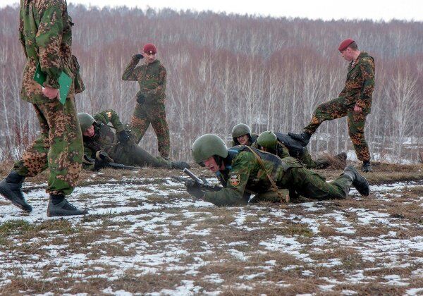 Lo que cuesta la boina roja en las Fuerzas Especiales de Rusia - Sputnik Mundo