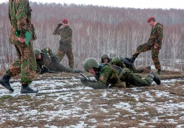 Lo que cuesta la boina roja en las Fuerzas Especiales de Rusia Lo que cuesta la boina roja en las Fuerzas Especiales de Rusia - Sputnik Mundo