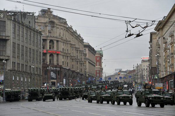 Primer ensayo nocturno del Desfile del Día de la Victoria en la Plaza Roja - Sputnik Mundo