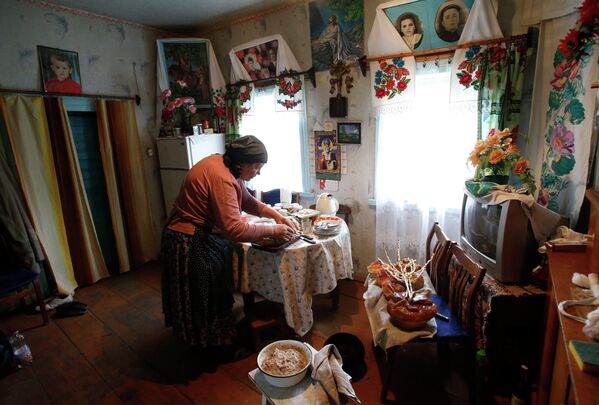 Creyentes ortodoxos celebran el Domingo de Pascua - Sputnik Mundo