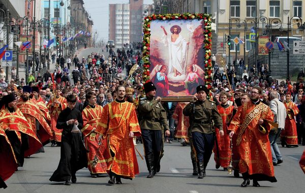 Creyentes ortodoxos celebran el Domingo de Pascua - Sputnik Mundo